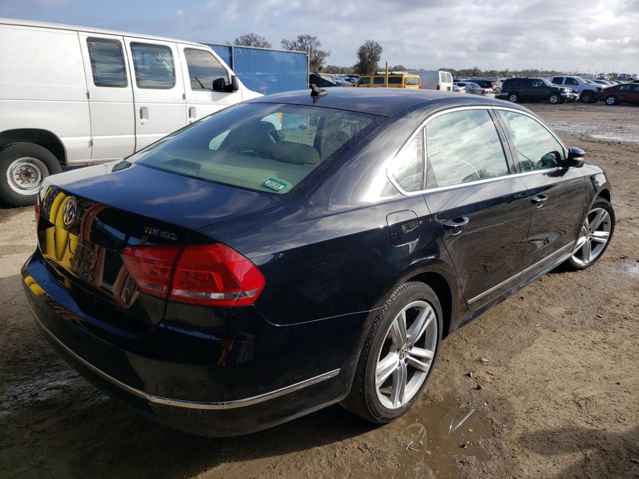 Photo 4 from auction – 2013 VOLKSWAGEN PASSAT SEL with VIN 1VWCN7A37DC150396