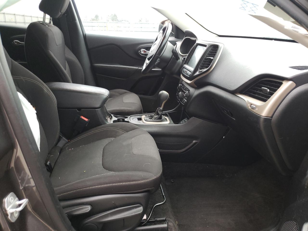 Photo 5 from auction – 2015 JEEP CHEROKEE L with VIN 1C4PJLCB6FW700251