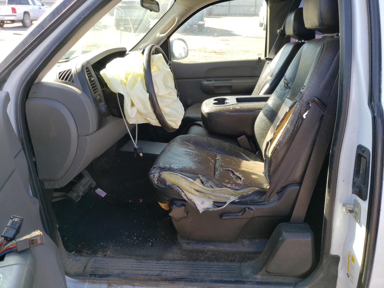 Photo 5 from auction – 2007 GMC NEW SIERRA with VIN 2GTEC19C671585844