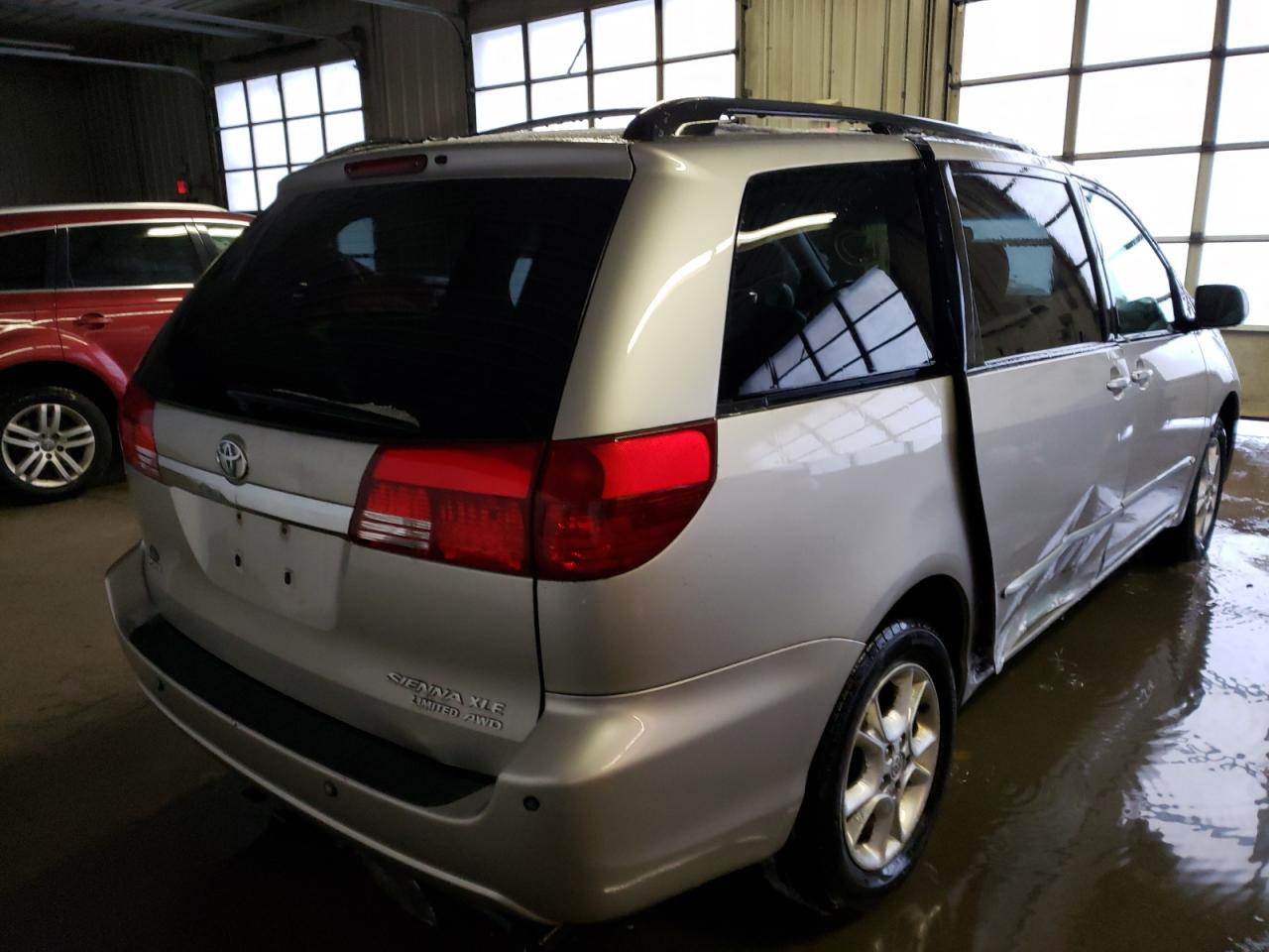 Photo 4 from auction – 2004 TOYOTA SIENNA XLE with VIN 5TDBA22C84S021092
