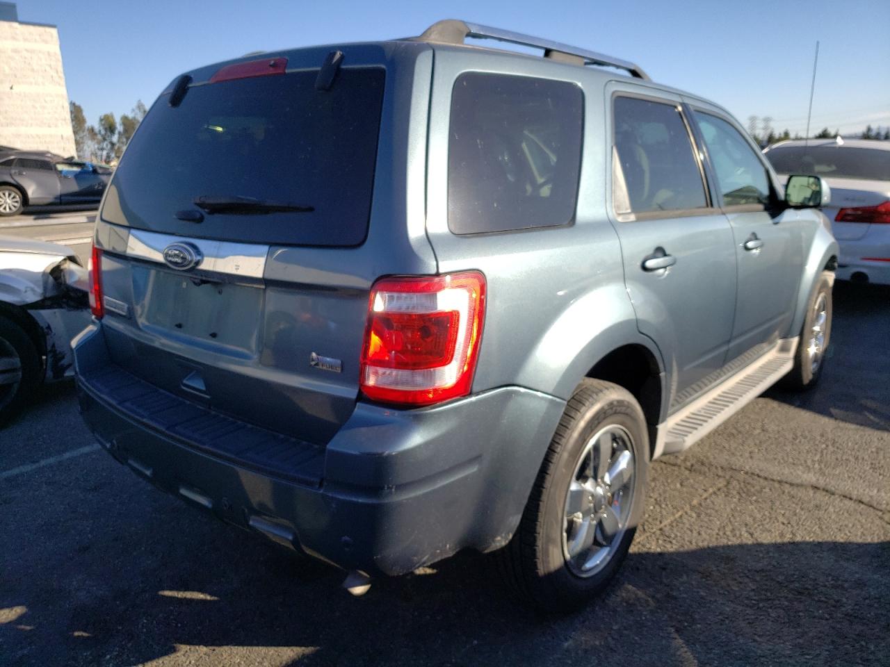 Photo 4 from auction – 2011 FORD ESCAPE LIM with VIN 1FMCU0EG1BKB29133