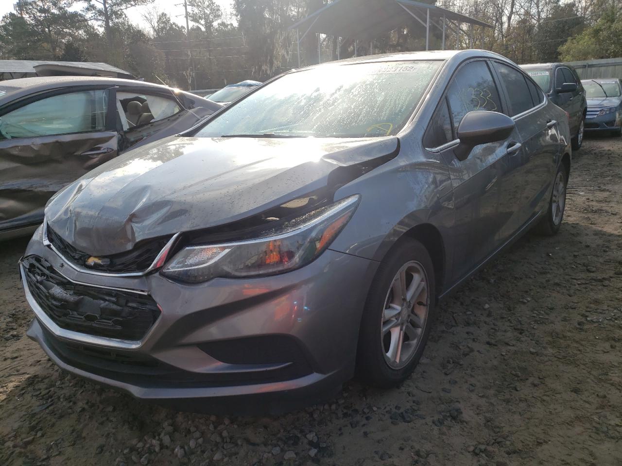 Photo 2 from auction – 2018 CHEVROLET CRUZE LT with VIN 1G1BE5SM5J7134253