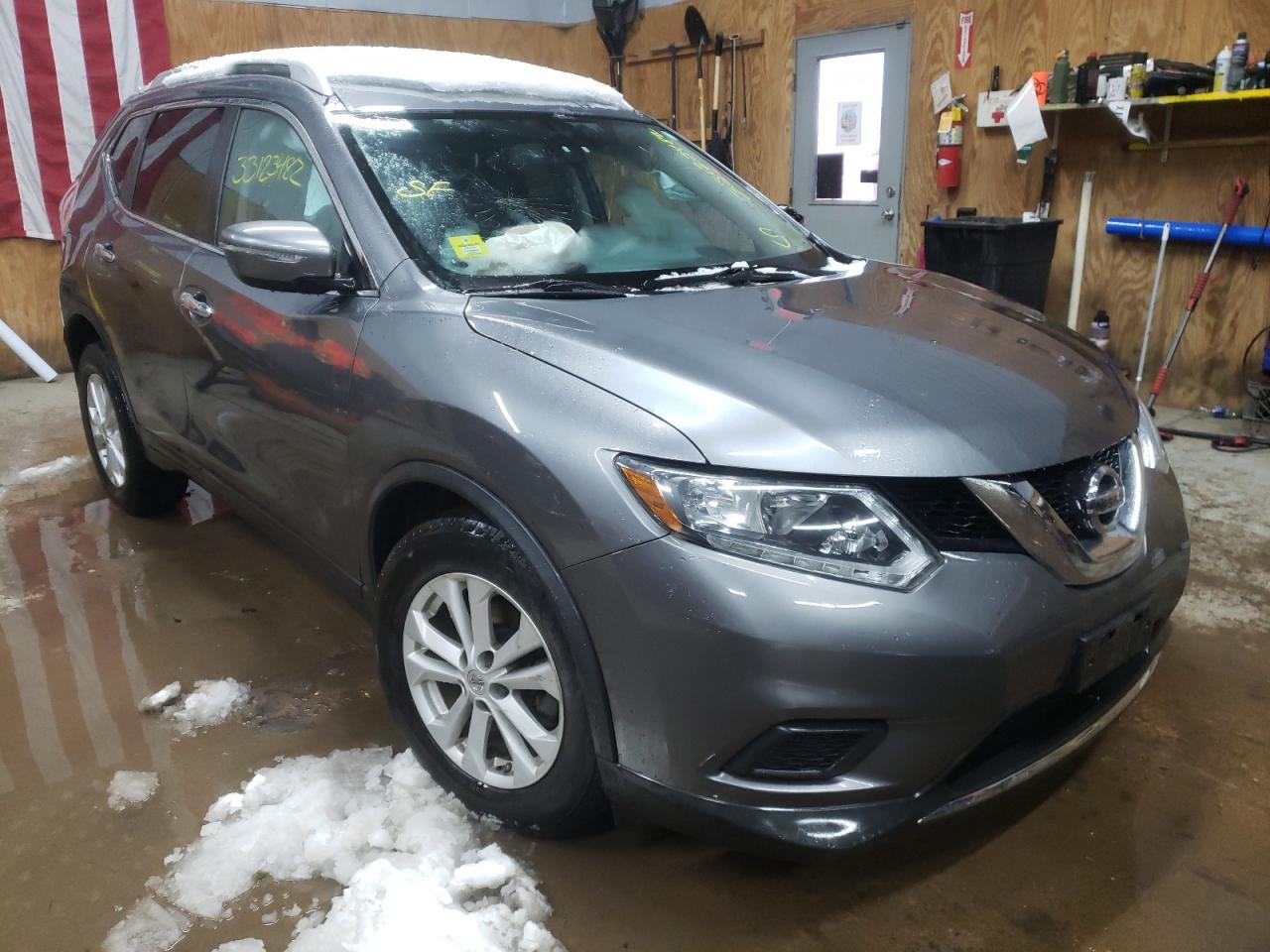 NISSAN ROGUE S 2015 with VIN KNMAT2MV7FP541379 - Photo from auction