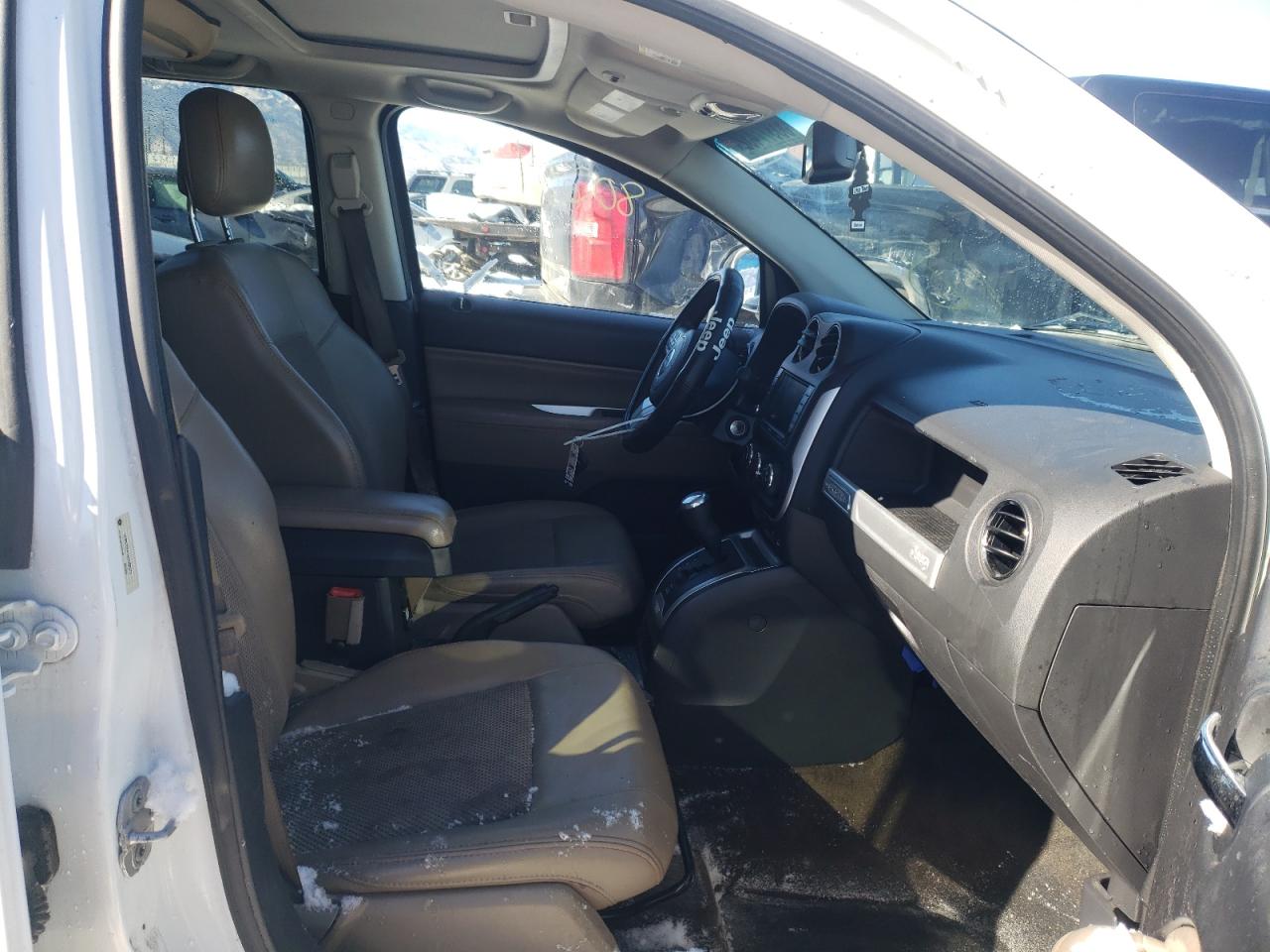 Photo 5 from auction – 2014 JEEP COMPASS LA with VIN 1C4NJCEA1ED568375