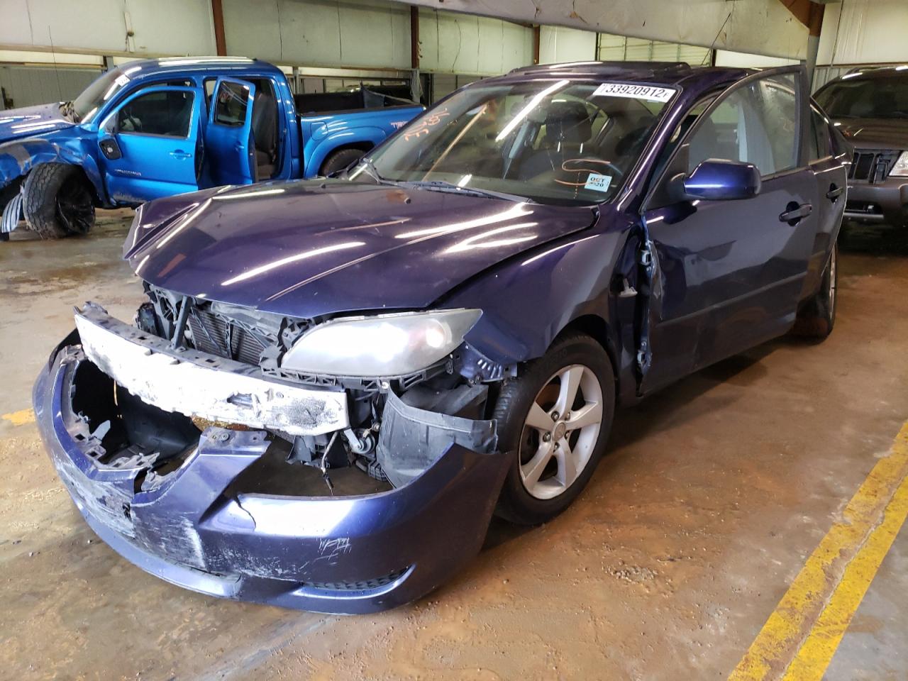 Photo 2 from auction – 2004 MAZDA 3 I with VIN JM1BK32F941198356