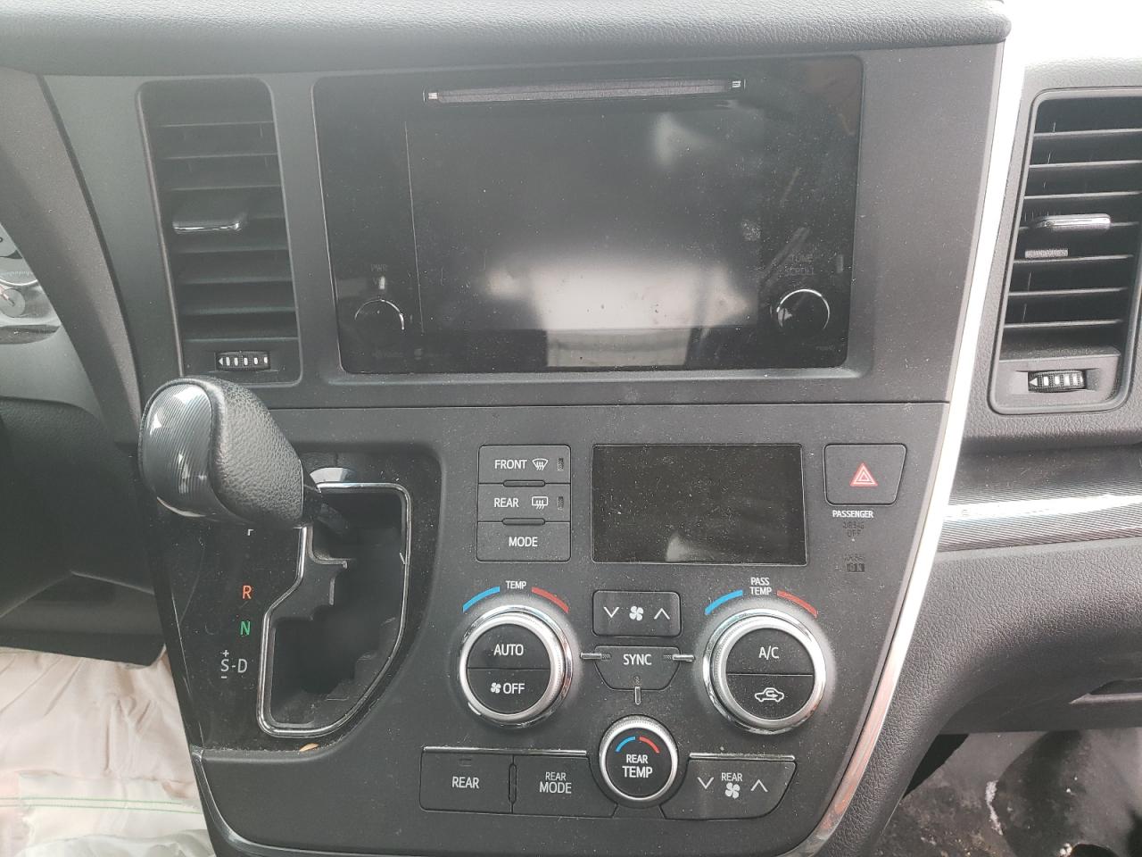 Photo 9 from auction – 2015 TOYOTA SIENNA SPO with VIN 5TDXK3DC8FS549451