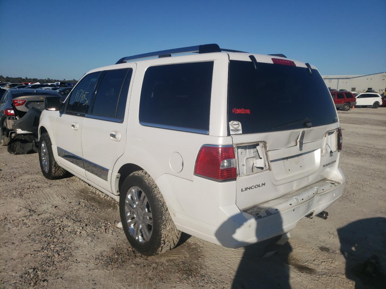 Photo 3 from auction – 2011 LINCOLN NAVIGATOR with VIN 5LMJJ2H50BEJ02247