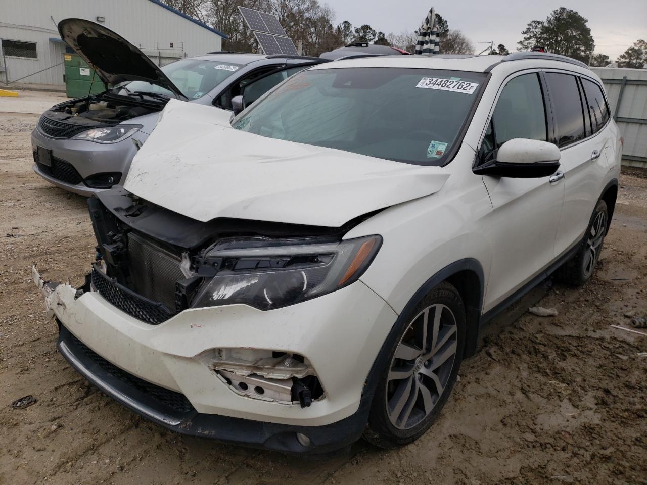 Photo 2 from auction – 2017 HONDA PILOT TOUR with VIN 5FNYF5H98HB026778