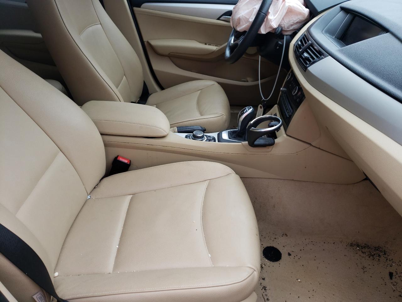 Photo 5 from auction – 2015 BMW X1 XDRIVE2 with VIN WBAVL1C5XFVY40211