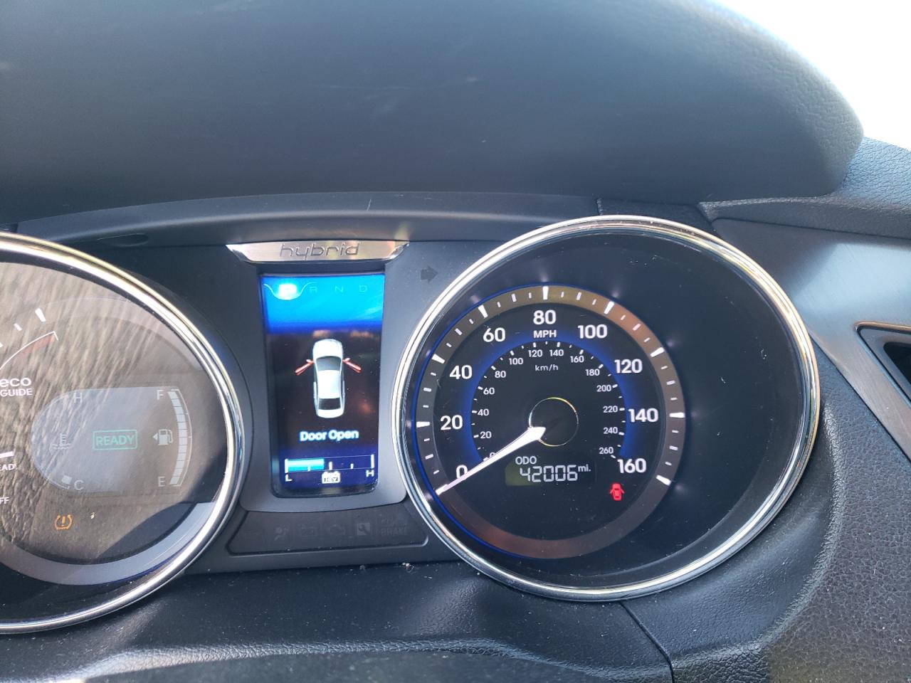 Photo 8 from auction – 2013 HYUNDAI SONATA HYB with VIN KMHEC4A47DA084545
