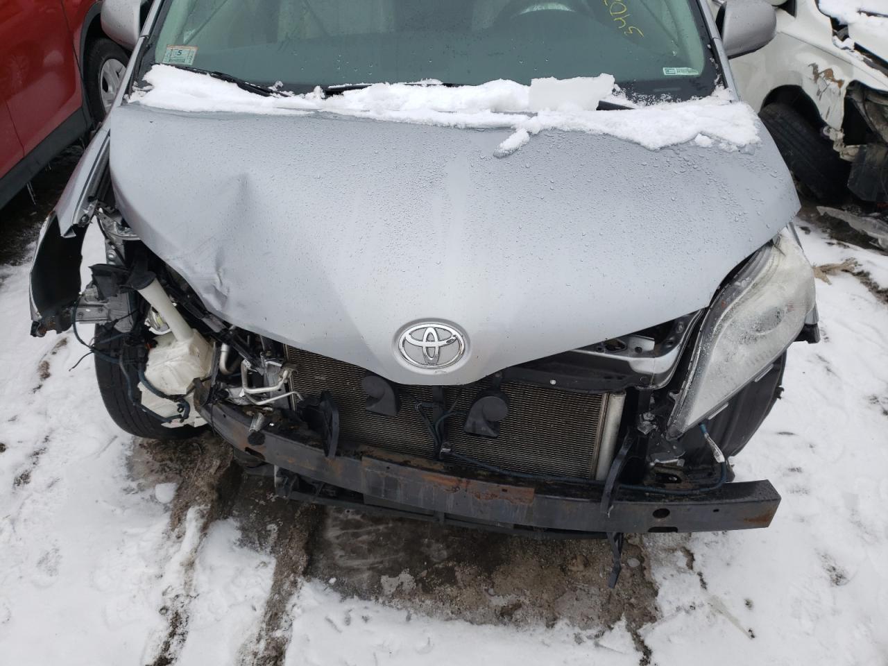 Photo 7 from auction – 2014 TOYOTA SIENNA XLE with VIN 5TDDK3DC6ES080197