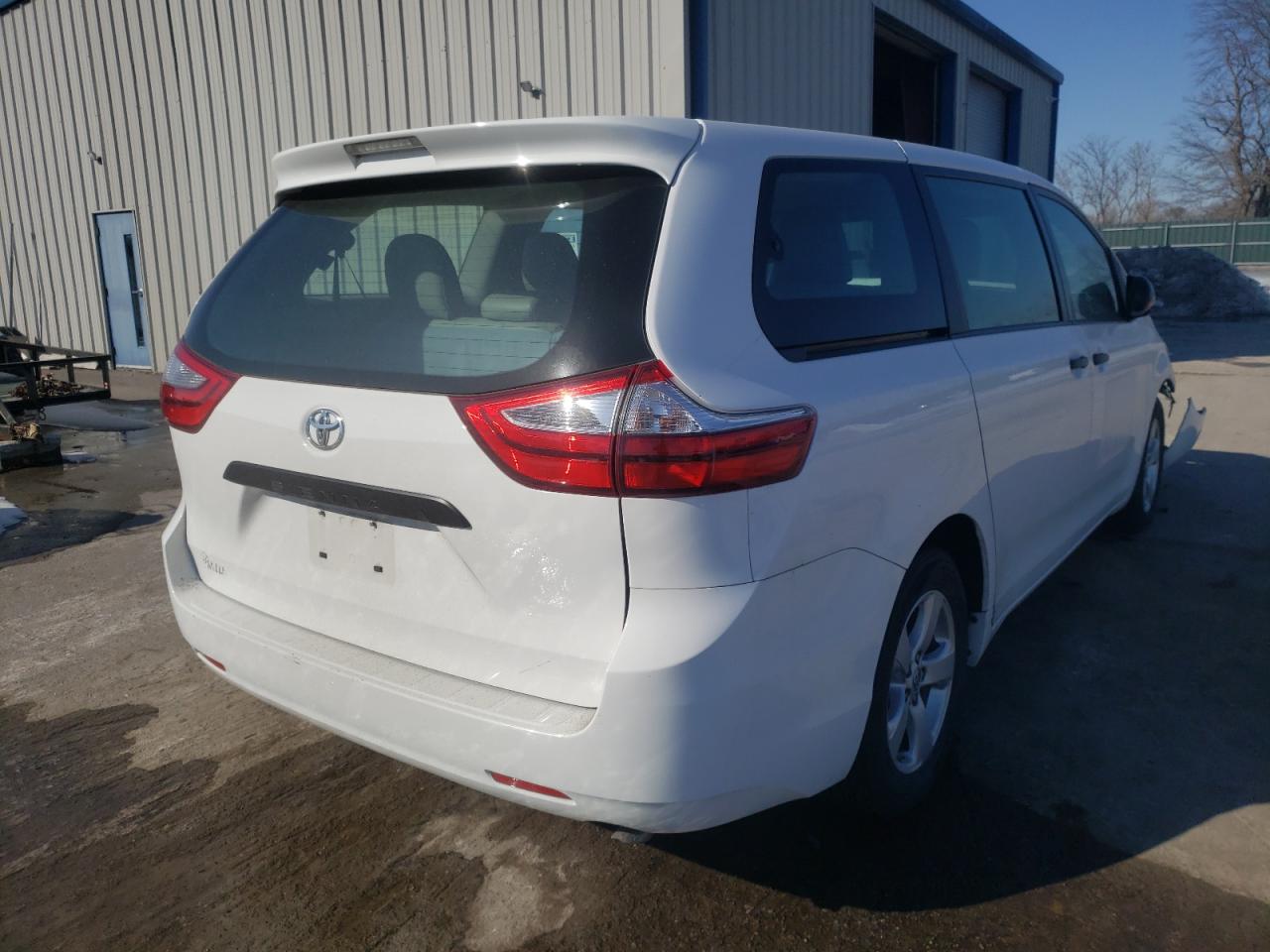 Photo 4 from auction – 2017 TOYOTA SIENNA with VIN 5TDZZ3DC3HS890053