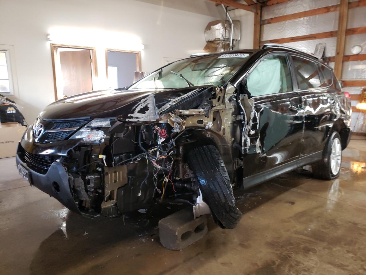 Photo 2 from auction – 2013 TOYOTA RAV4 LIMIT with VIN 2T3DFREV2DW030899