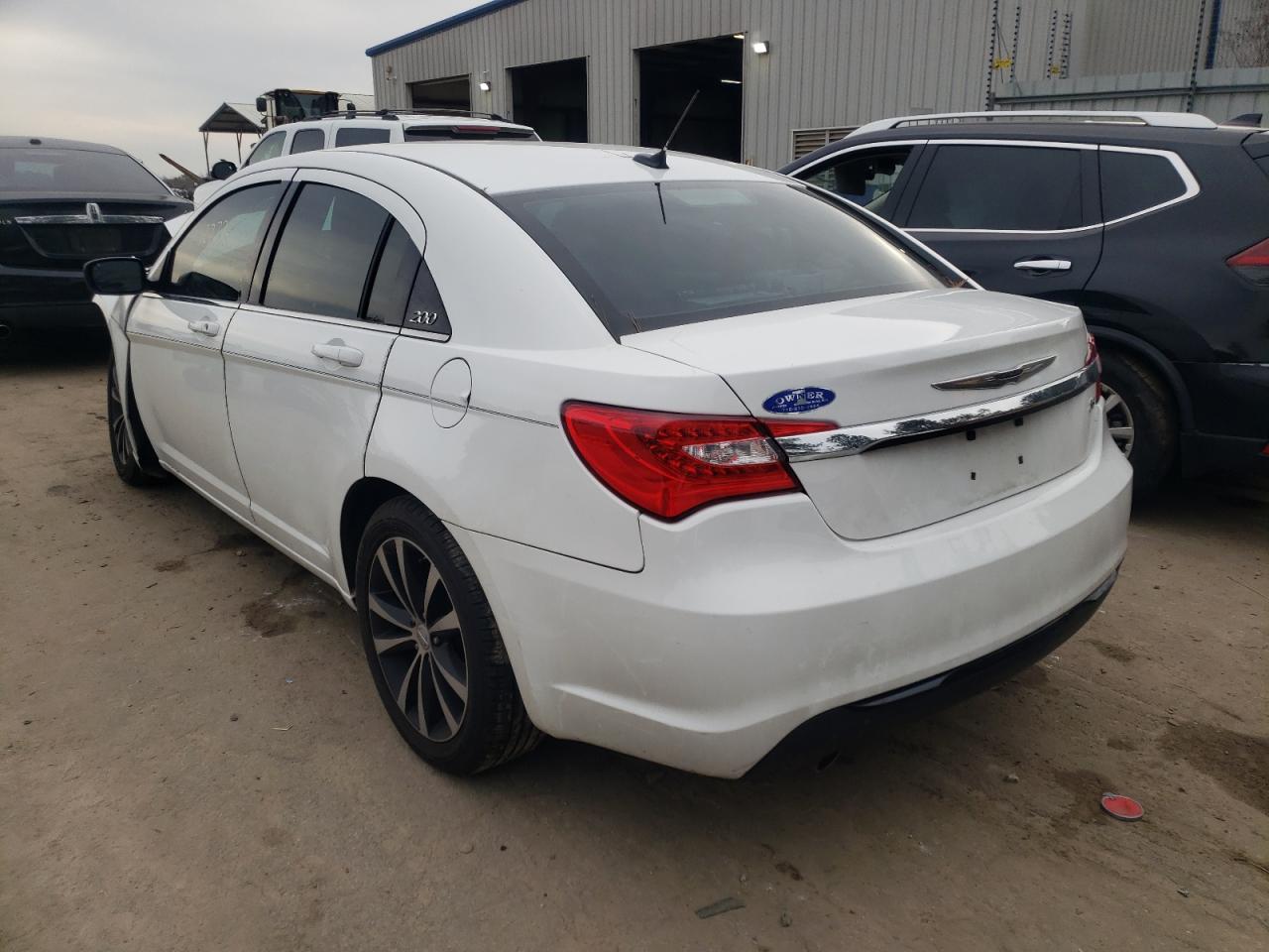 Photo 3 from auction – 2013 CHRYSLER 200 TOURIN with VIN 1C3CCBBG2DN744318