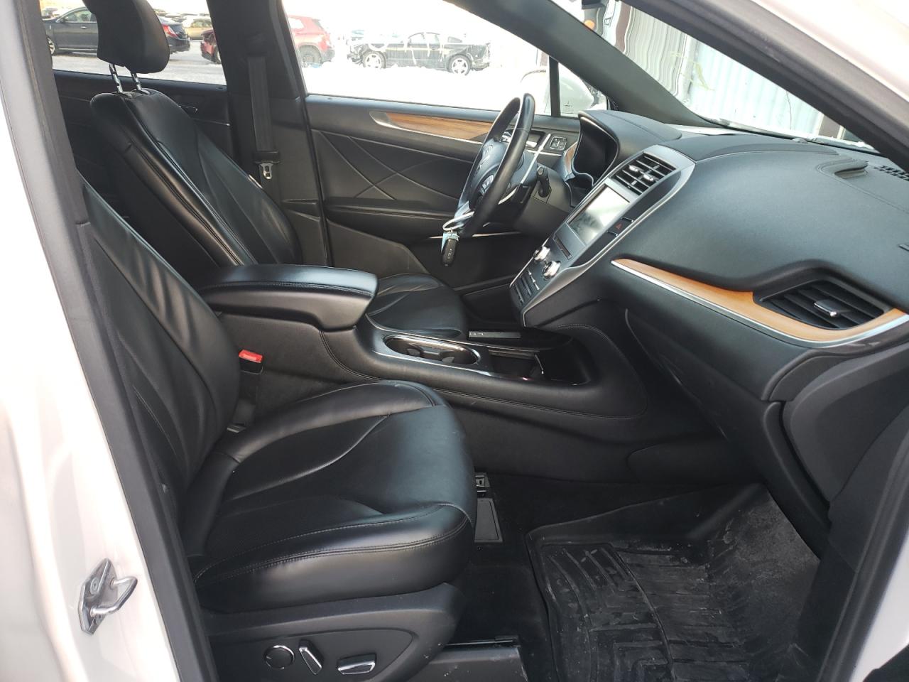 Photo 5 from auction – 2015 LINCOLN MKC with VIN 5LMCJ1A9XFUJ27605
