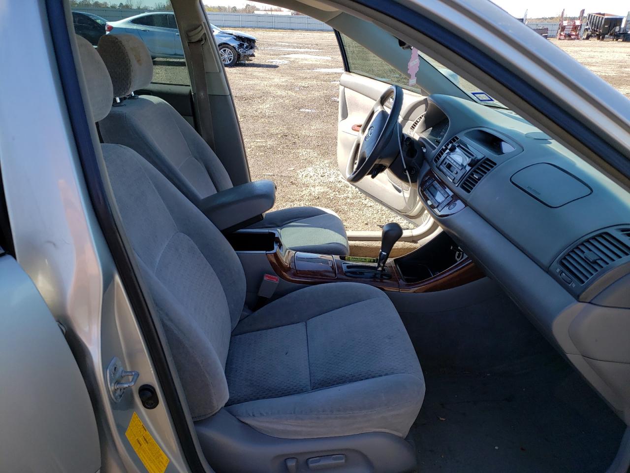 Photo 5 from auction – 2002 TOYOTA CAMRY LE with VIN 4T1BE32K02U533659