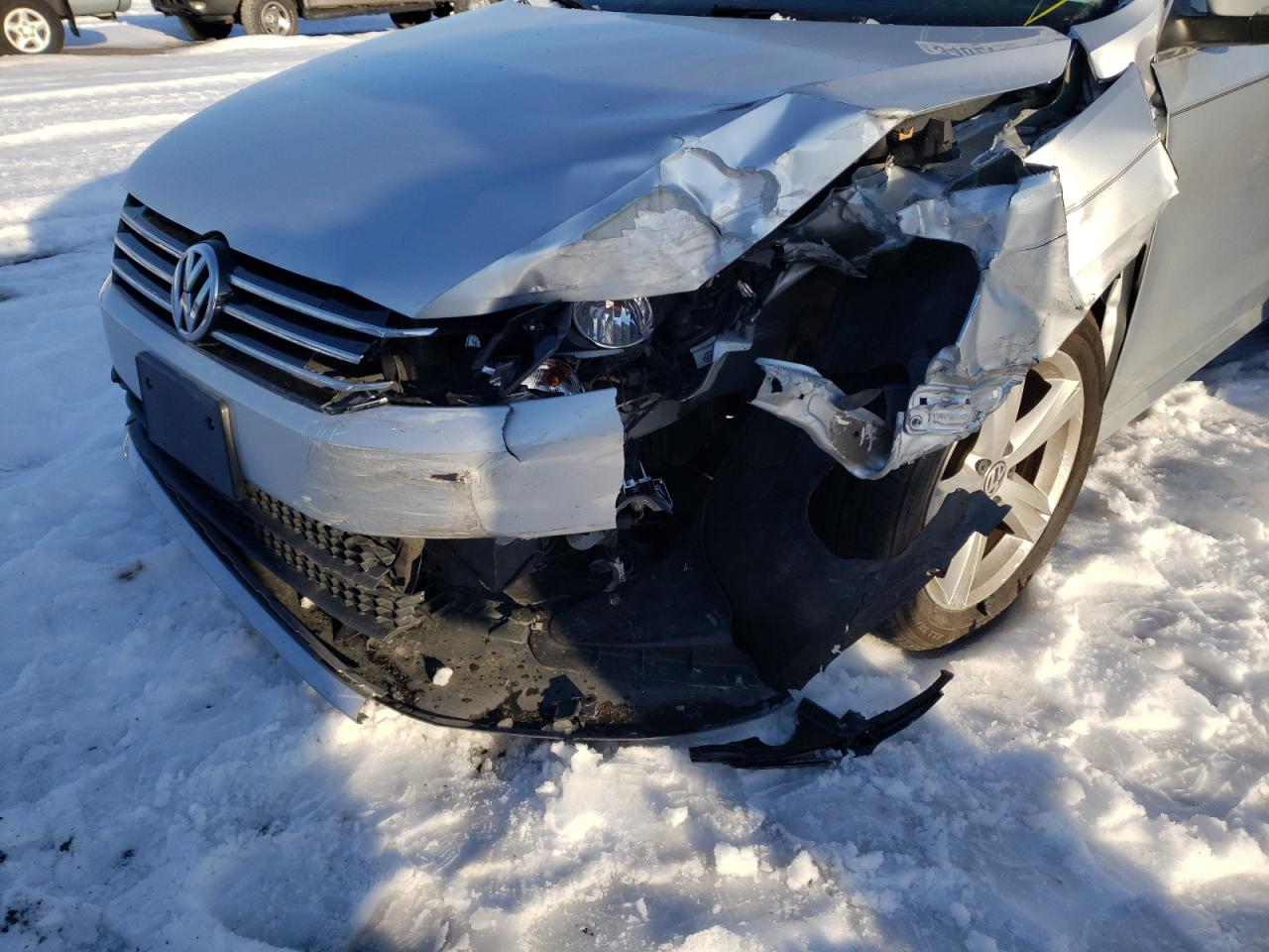 Photo 9 from auction – 2014 VOLKSWAGEN PASSAT SE with VIN 1VWBS7A39EC091633