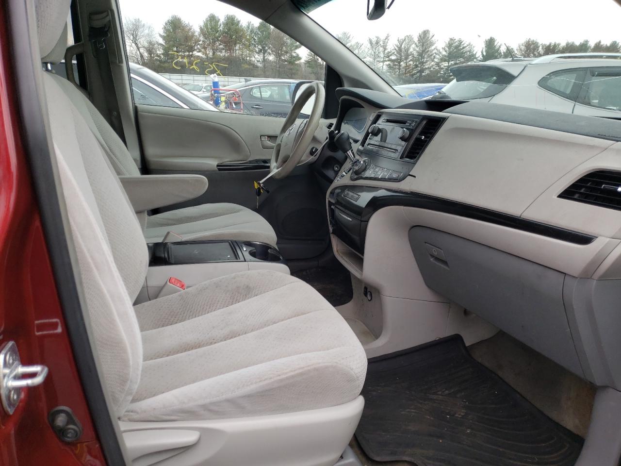 Photo 5 from auction – 2014 TOYOTA SIENNA LE with VIN 5TDKK3DC3ES488308