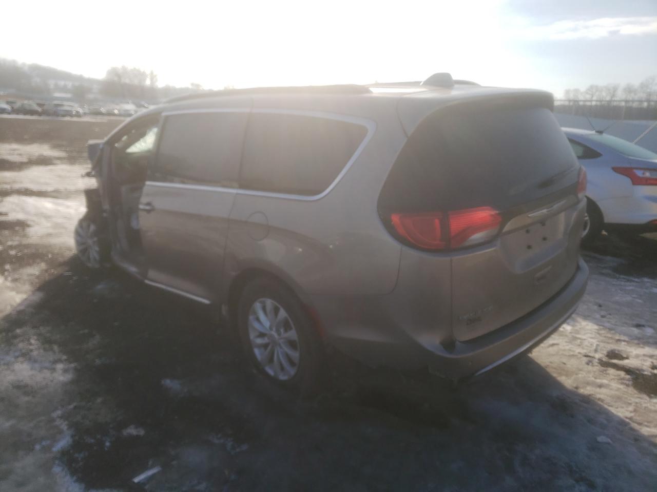 Photo 3 from auction – 2017 CHRYSLER PACIFICA T with VIN 2C4RC1BG4HR536210