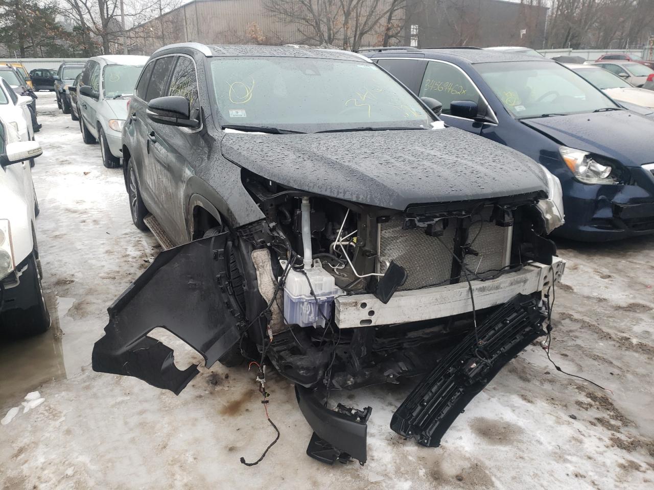 TOYOTA HIGHLANDER 2019 with VIN 5TDJZRFH7KS925340 - Photo from auction