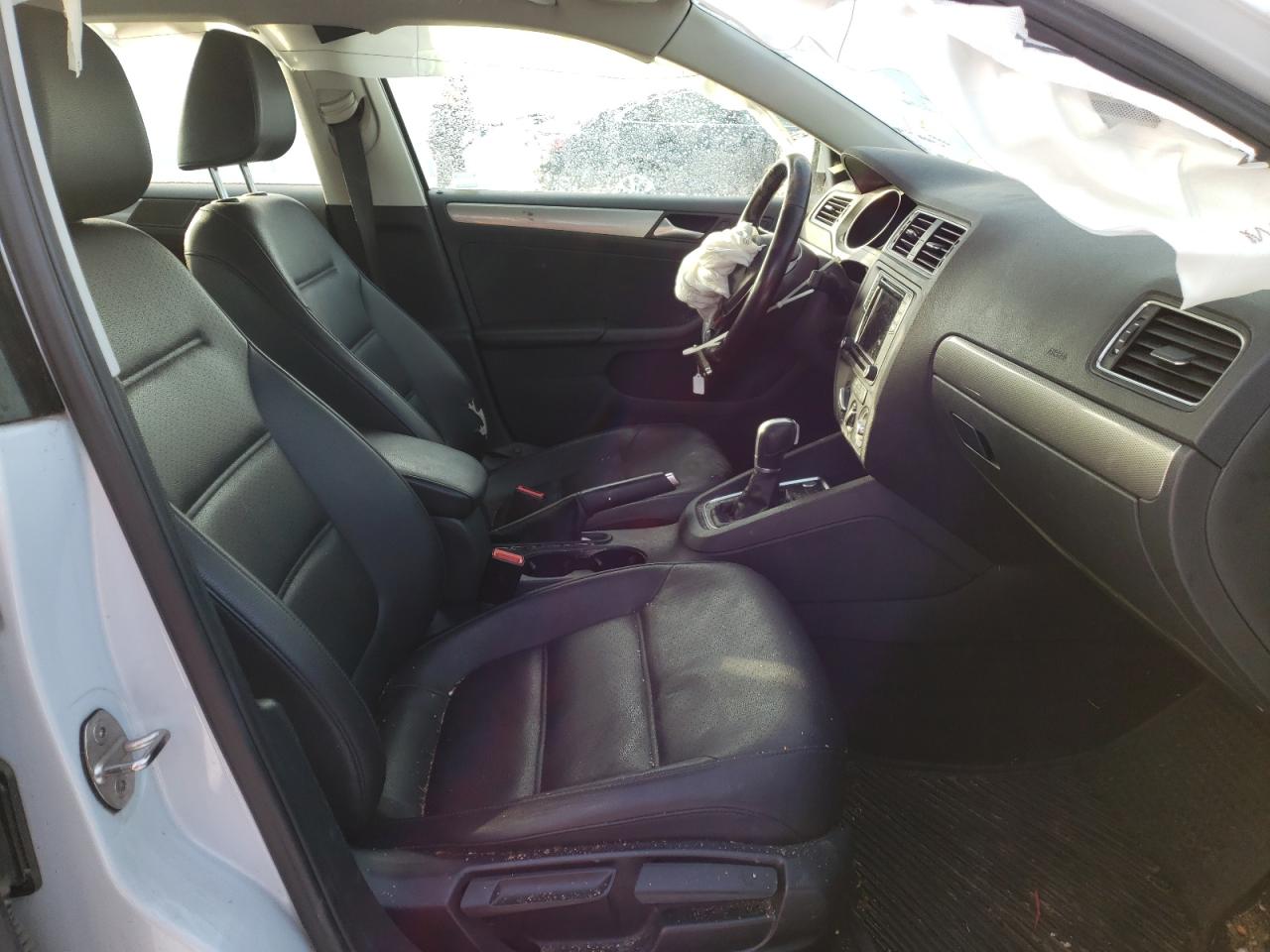 Photo 5 from auction – 2017 VOLKSWAGEN JETTA SE with VIN 3VWDB7AJXHM233305