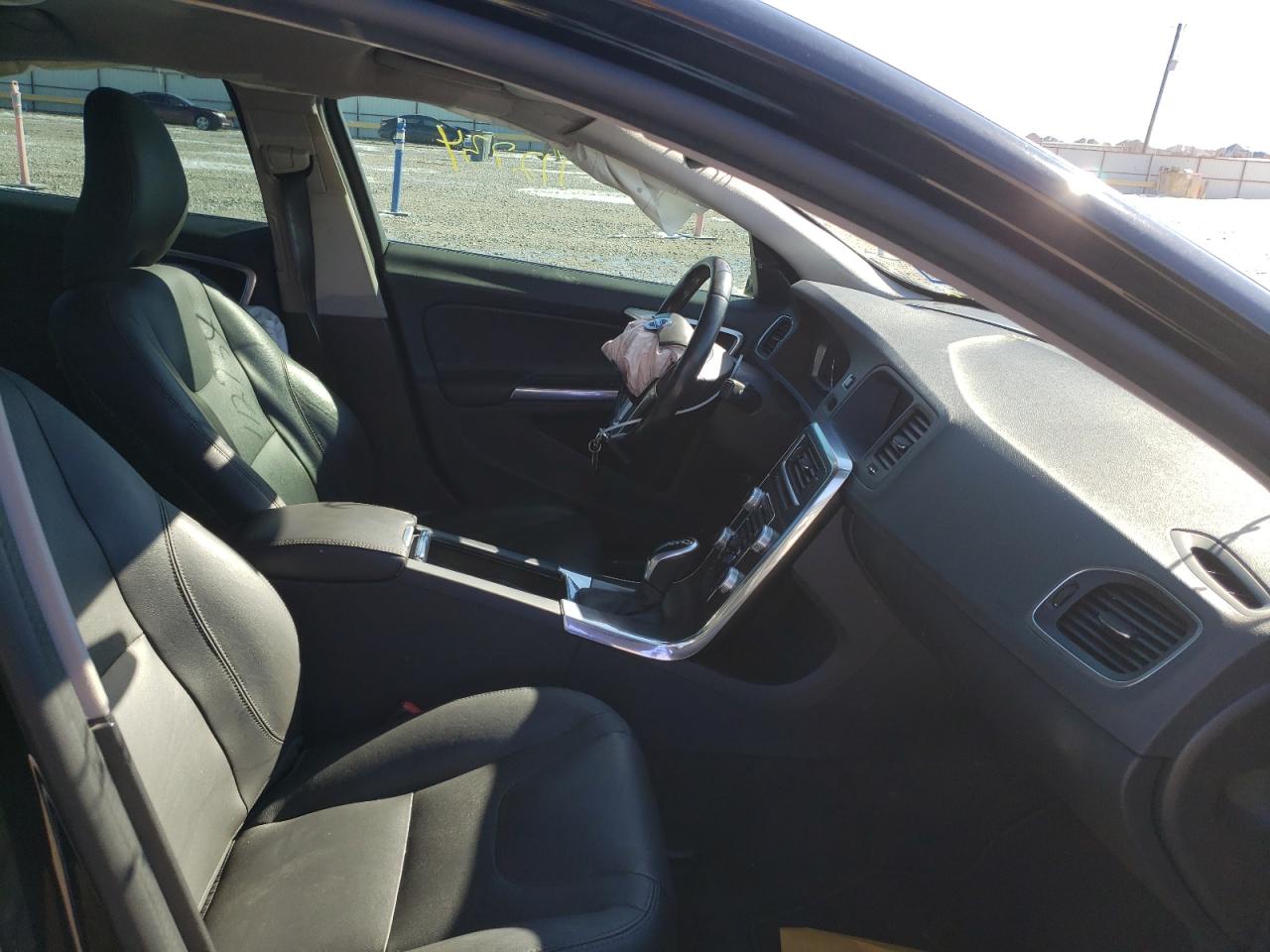 Photo 5 from auction – 2016 VOLVO S60 PREMIE with VIN YV126MFK3G2393508
