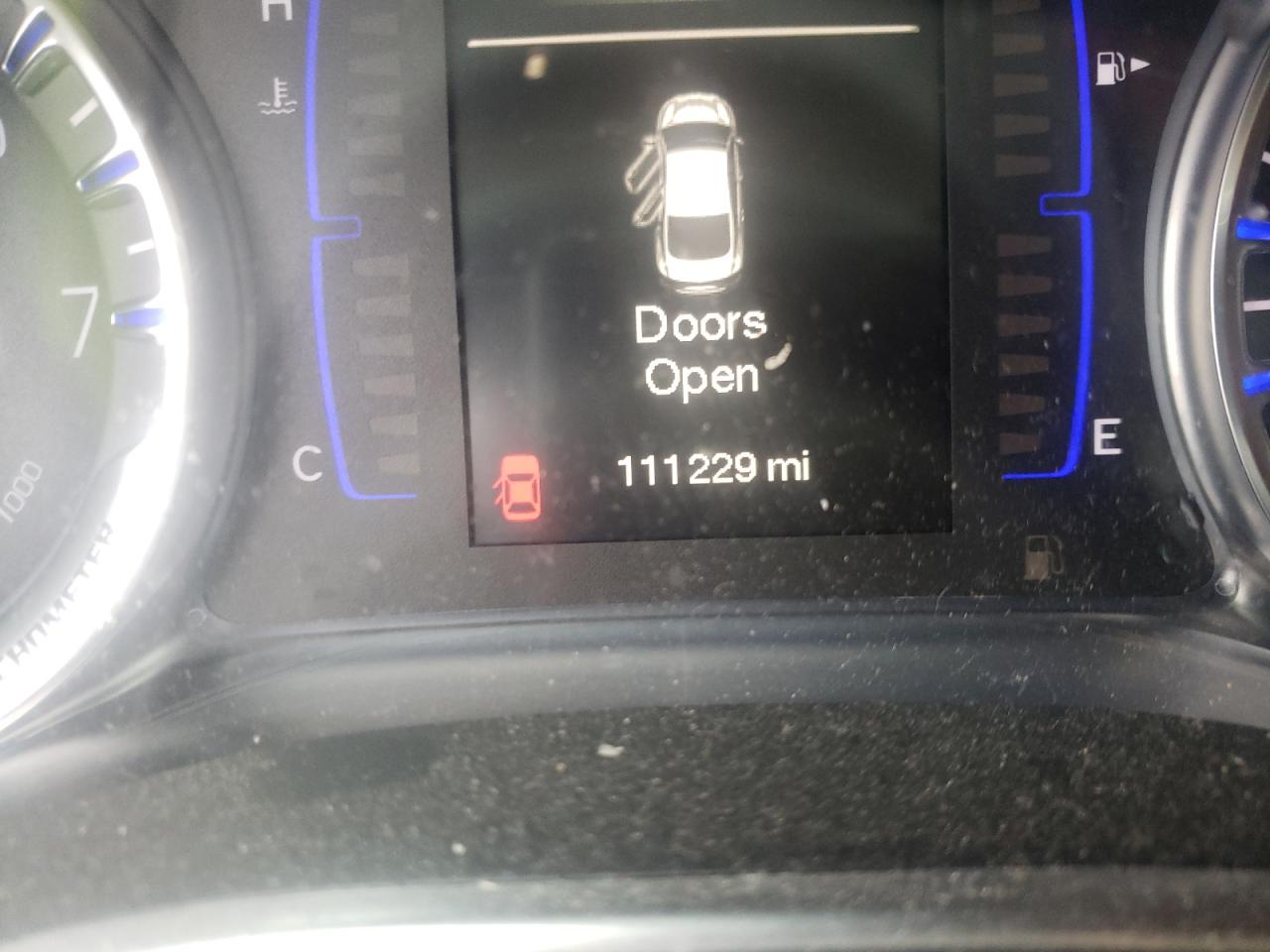 Photo 8 from auction – 2015 CHRYSLER 200 LIMITE with VIN 1C3CCCAB8FN702282