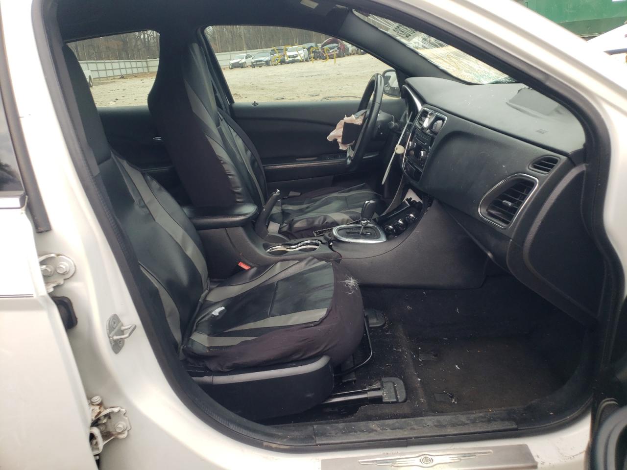 Photo 5 from auction – 2013 CHRYSLER 200 TOURIN with VIN 1C3CCBBG2DN744318