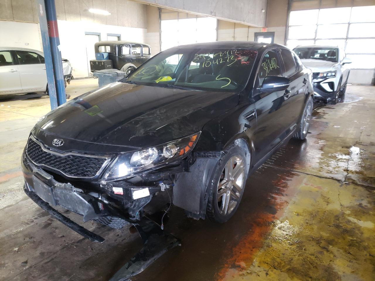 Photo 2 from auction – 2013 KIA OPTIMA SX with VIN 5XXGR4A61DG104273