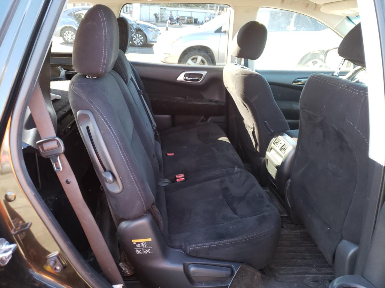 Photo 6 from auction – 2015 NISSAN PATHFINDER with VIN 5N1AR2MNXFC652297