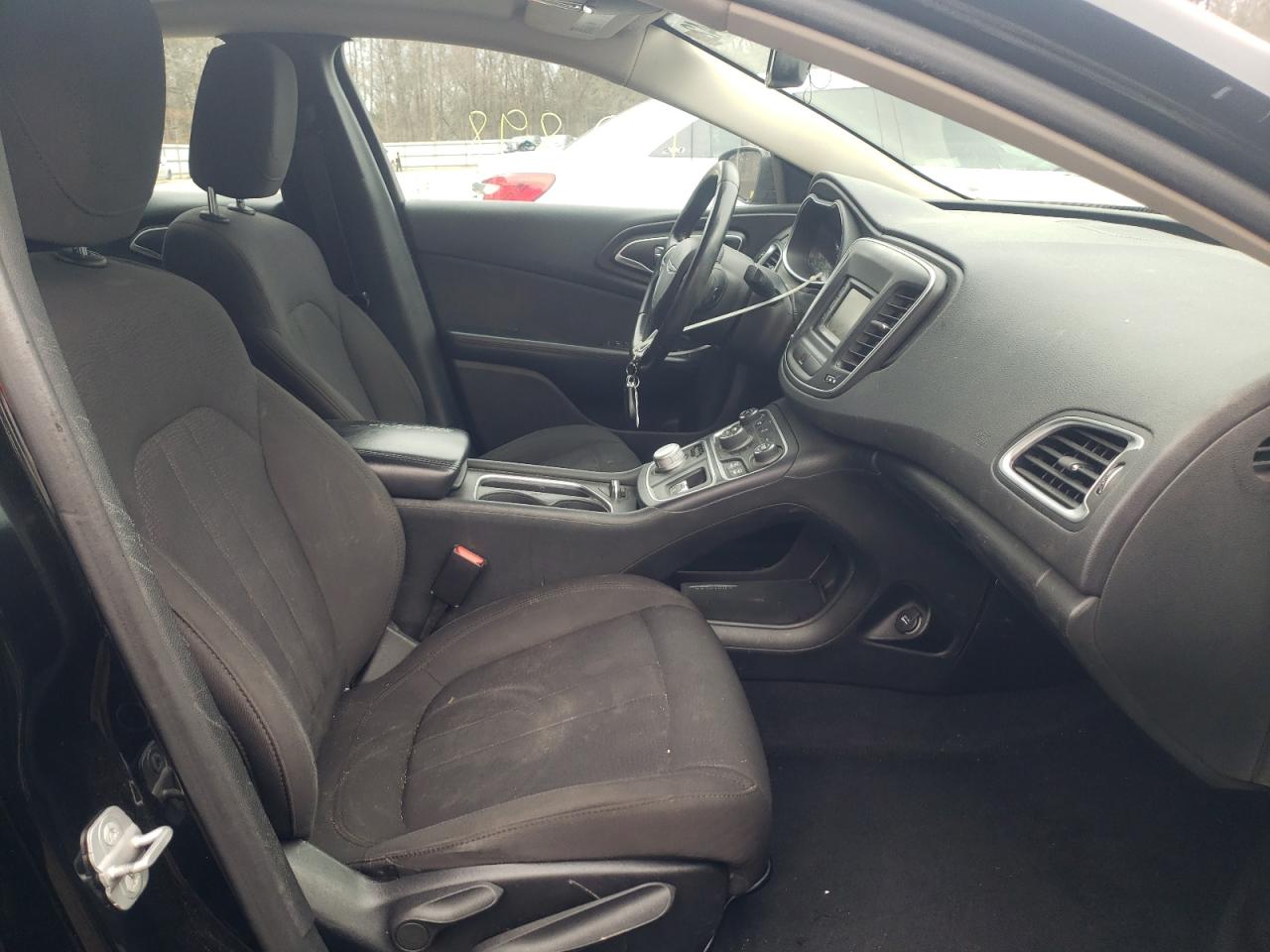 Photo 5 from auction – 2015 CHRYSLER 200 LIMITE with VIN 1C3CCCAB6FN541415