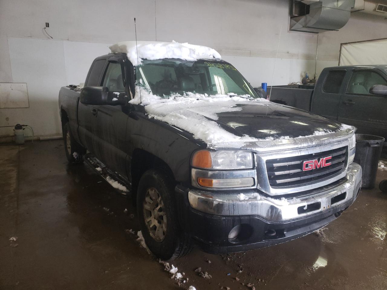 GMC NEW SIERRA 2005 with VIN 1GTEK19B25Z256329 - Photo from auction