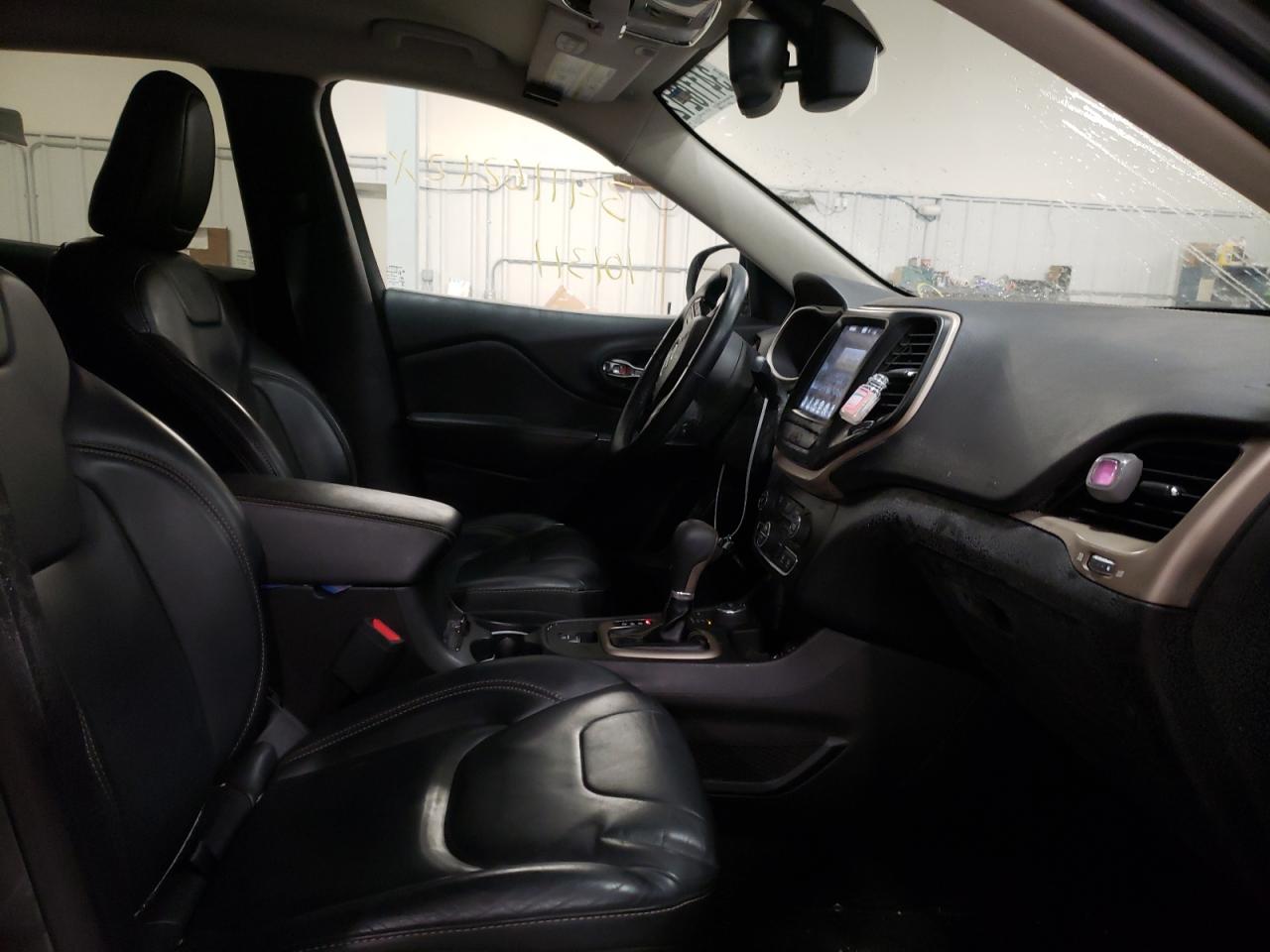 Photo 5 from auction – 2017 JEEP CHEROKEE L with VIN 1C4PJMDB1HW524765