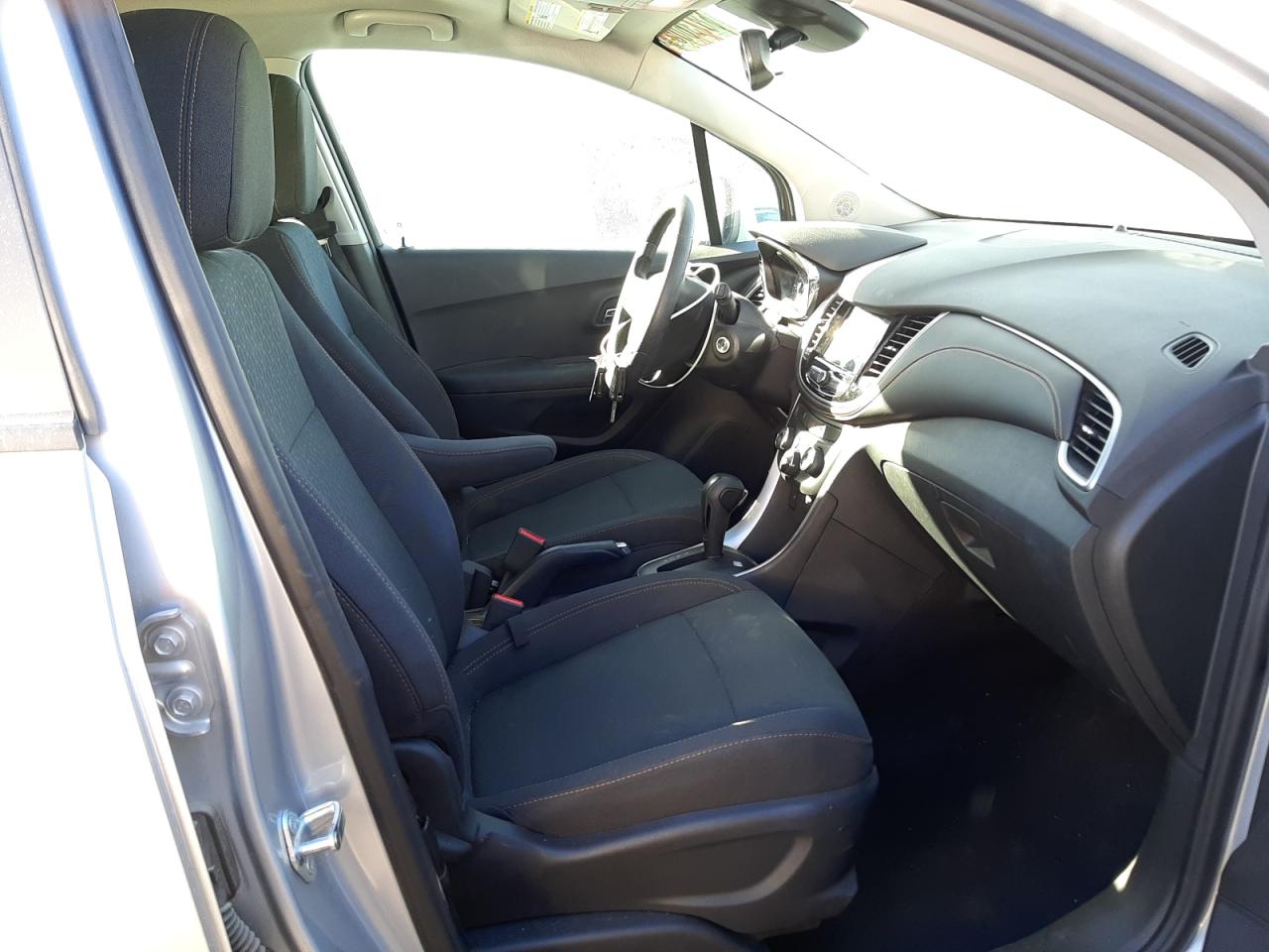 Photo 5 from auction – 2018 CHEVROLET TRAX LS with VIN 3GNCJKSB2JL376473