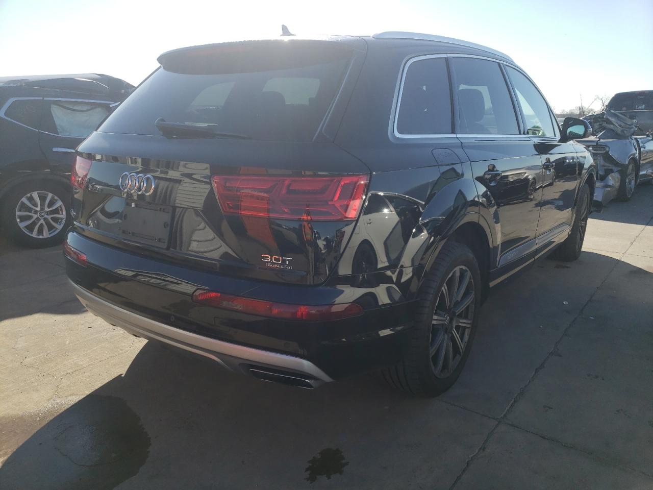 Photo 4 from auction – 2017 AUDI Q7 PREMIUM with VIN WA1LAAF72HD017658