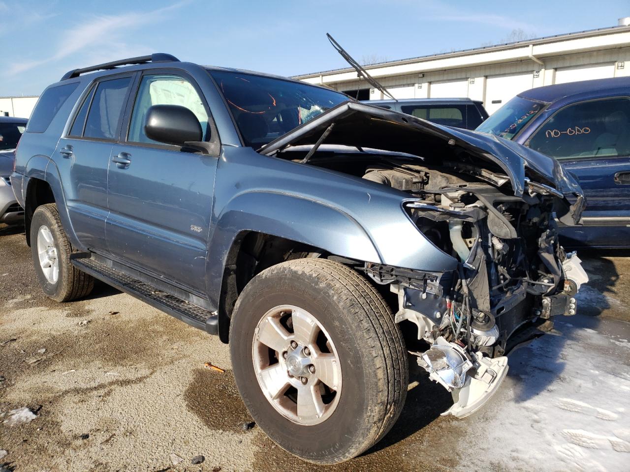 TOYOTA 4RUNNER SR 2005 with VIN JTEZU14R950053308 - Photo from auction