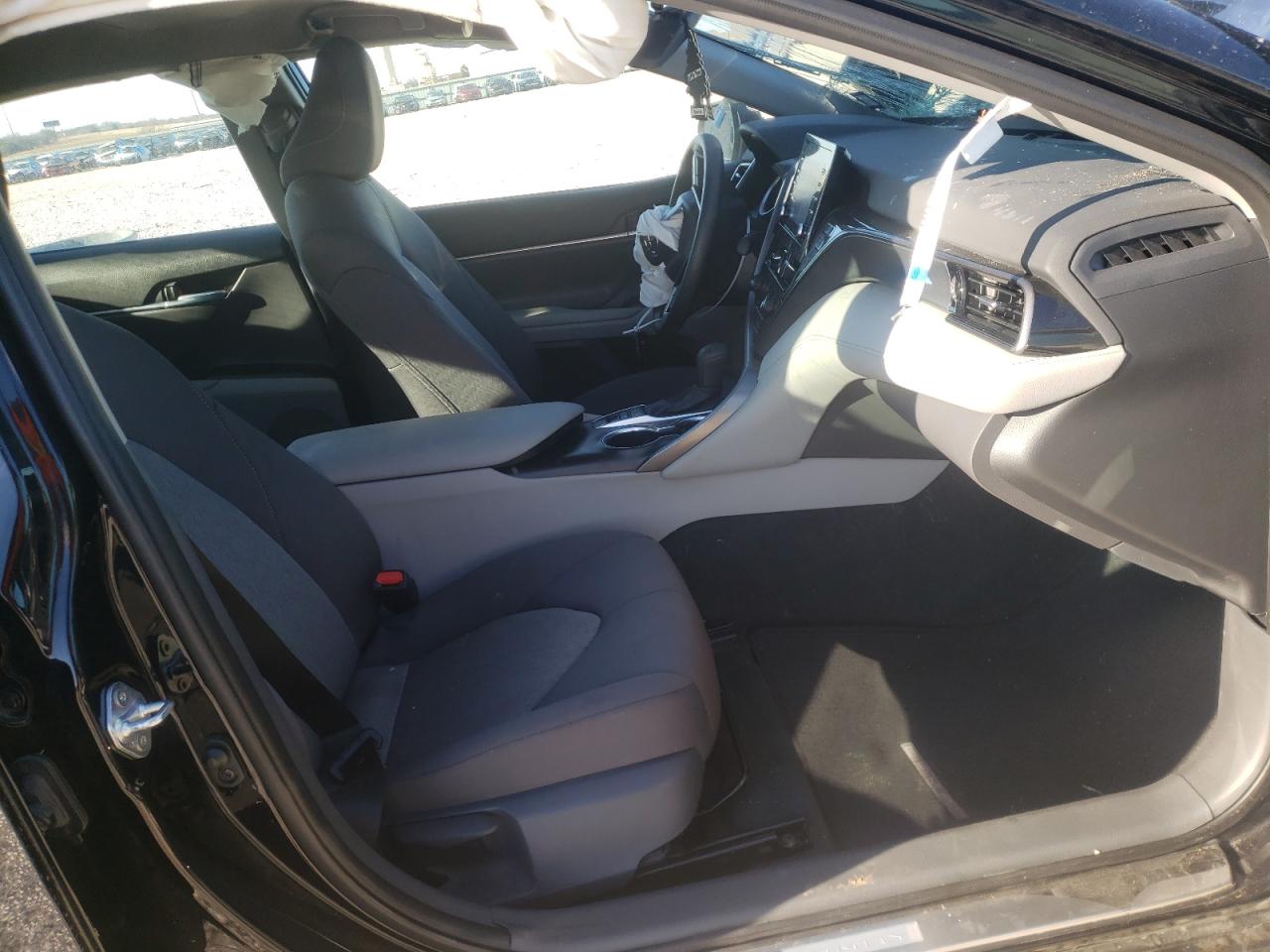 Photo 5 from auction – 2021 TOYOTA CAMRY LE with VIN 4T1C31AK2MU558615