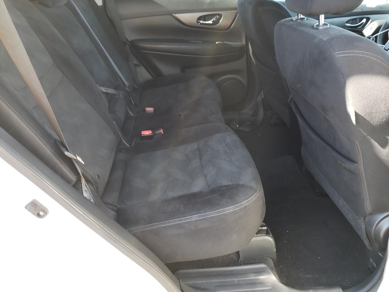 Photo 6 from auction – 2015 NISSAN ROGUE S with VIN 5N1AT2MT5FC765137