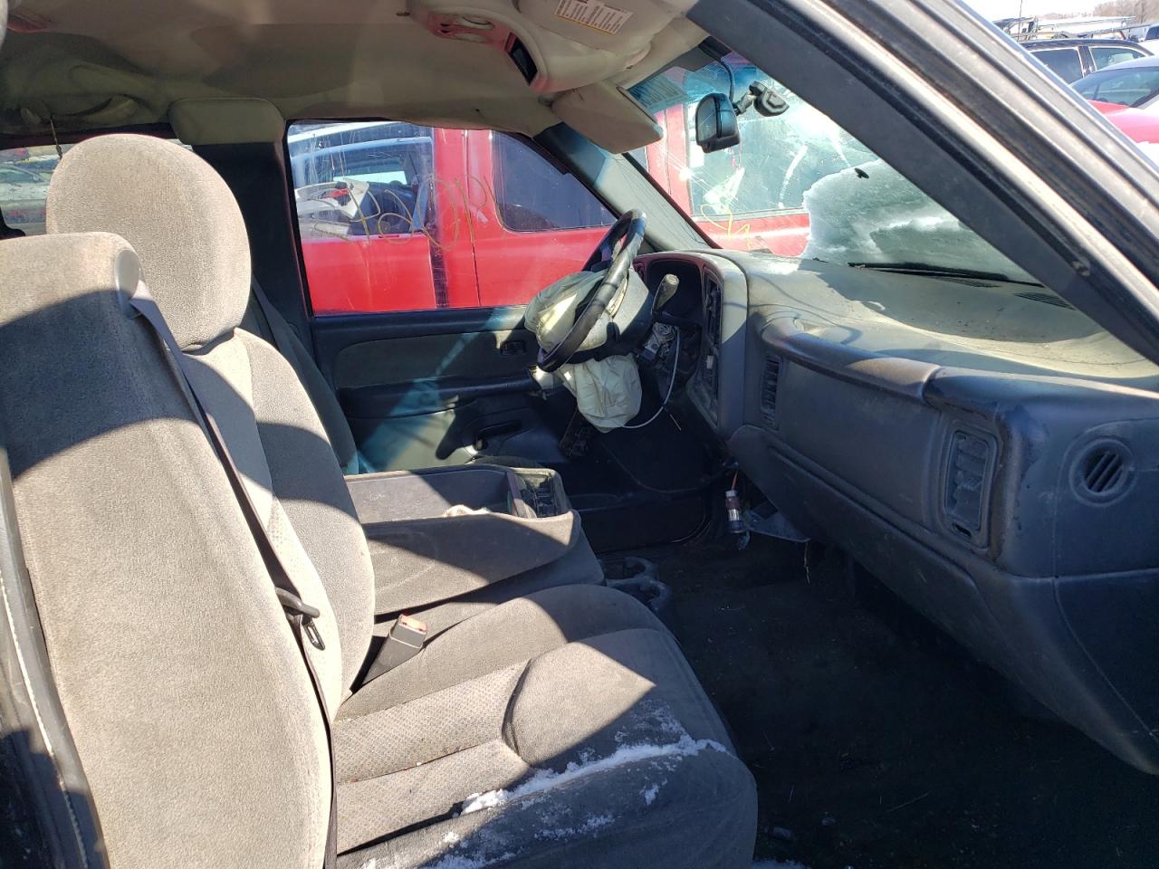 Photo 5 from auction – 2003 CHEVROLET SILVERADO with VIN 2GCEK19T831140597