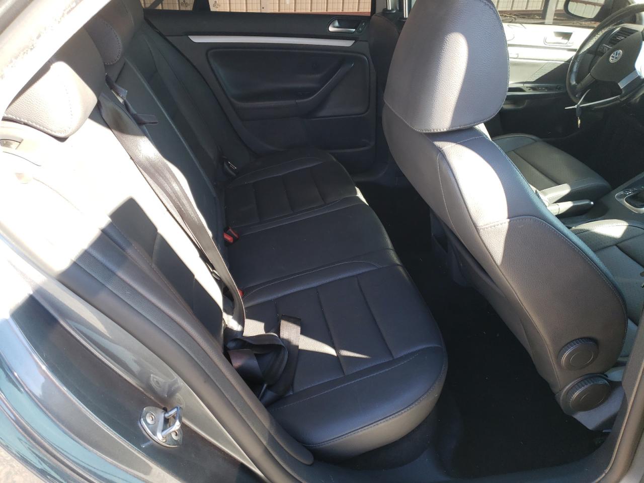 Photo 6 from auction – 2009 VOLKSWAGEN JETTA WOLF with VIN 3VWRA71K09M039241