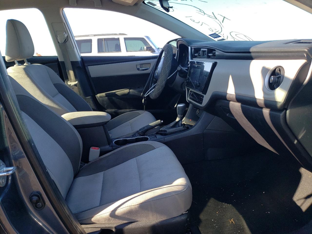 Photo 5 from auction – 2017 TOYOTA COROLLA L with VIN 2T1BURHE8HC848761