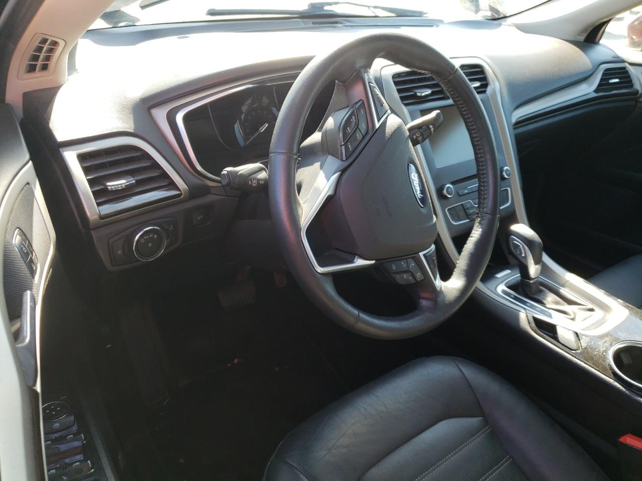 Photo 9 from auction – 2016 FORD FUSION SE with VIN 3FA6P0LU5GR130649
