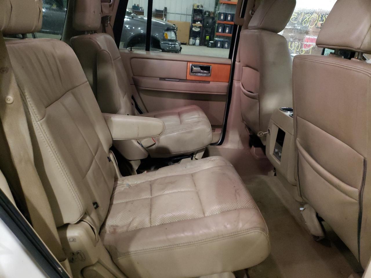 Photo 6 from auction – 2008 LINCOLN NAVIGATOR with VIN 5LMFU28598LJ07030
