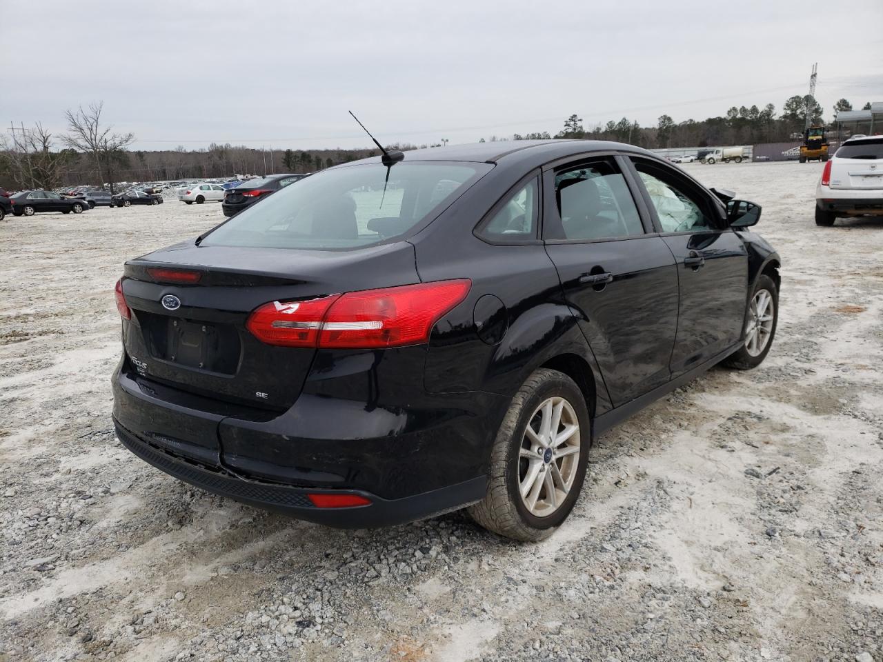 Photo 4 from auction – 2018 FORD FOCUS SE with VIN 1FADP3F22JL295437