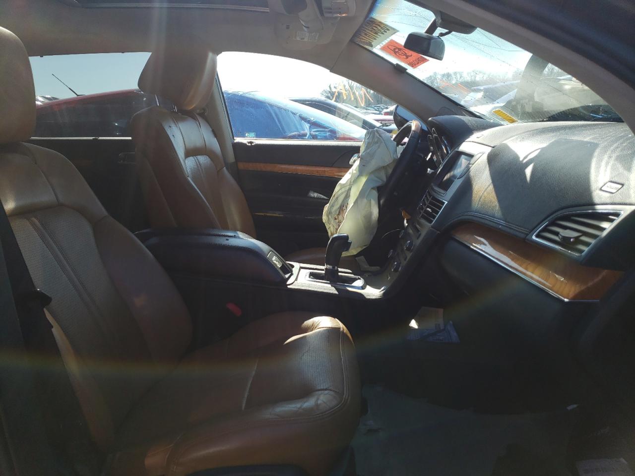 Photo 5 from auction – 2010 LINCOLN MKT with VIN 2LMHJ5AT3ABJ26665