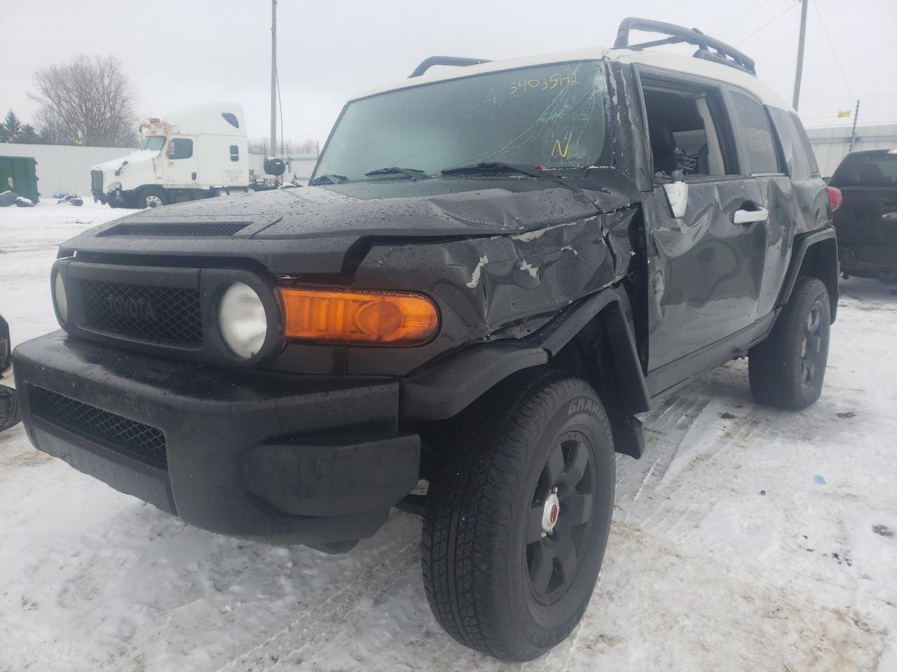 Photo 2 from auction – 2007 TOYOTA FJ CRUISER with VIN JTEBU11F970036748