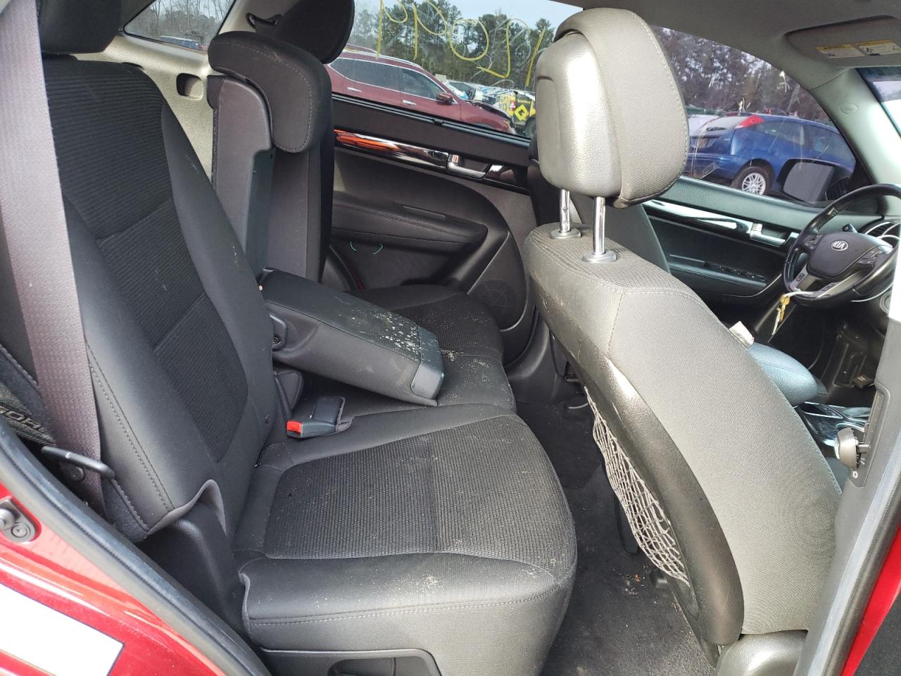 Photo 6 from auction – 2014 KIA SORENTO LX with VIN 5XYKTCA66EG548025
