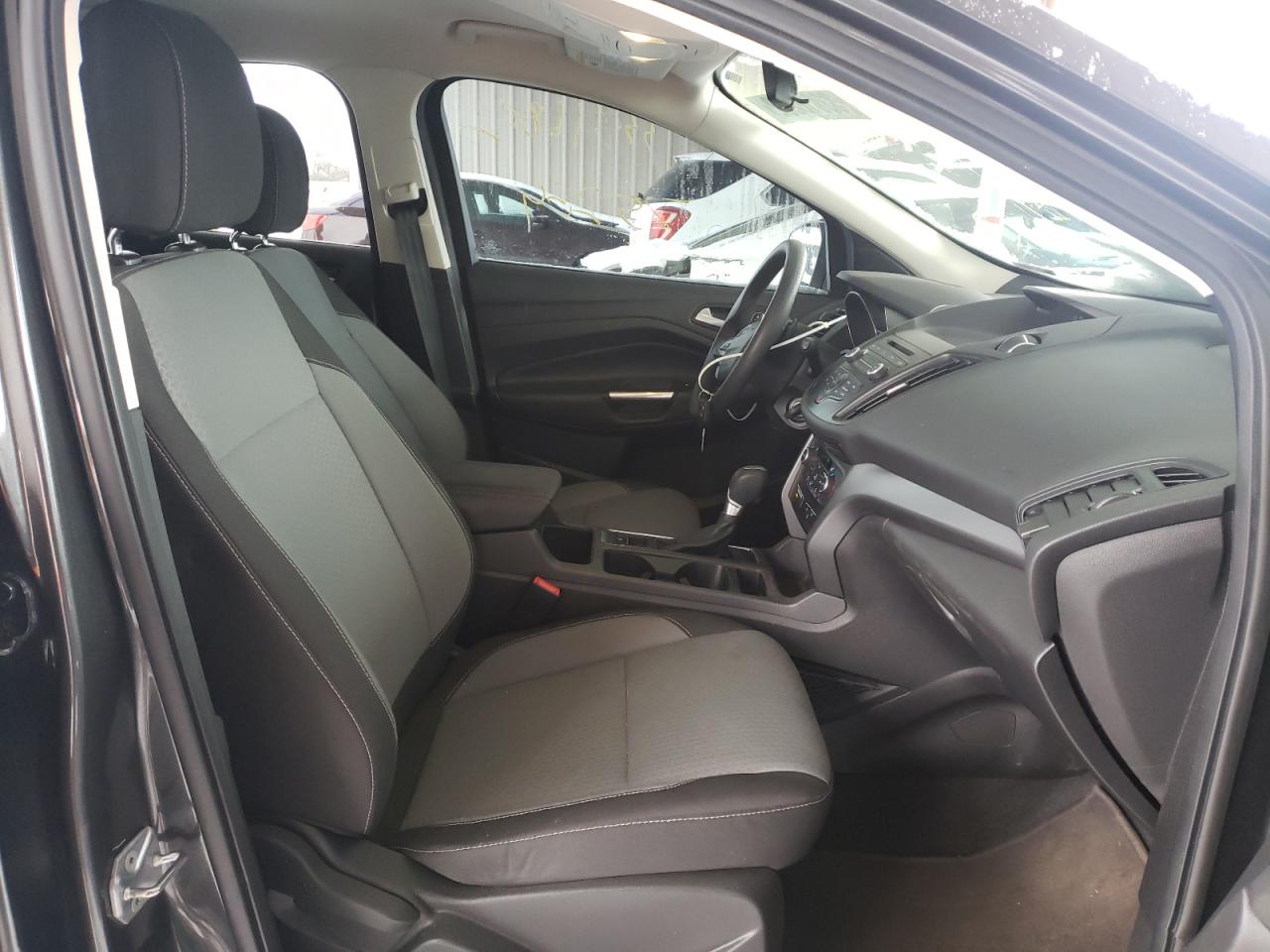 Photo 5 from auction – 2017 FORD ESCAPE SE with VIN 1FMCU0GD5HUA56154