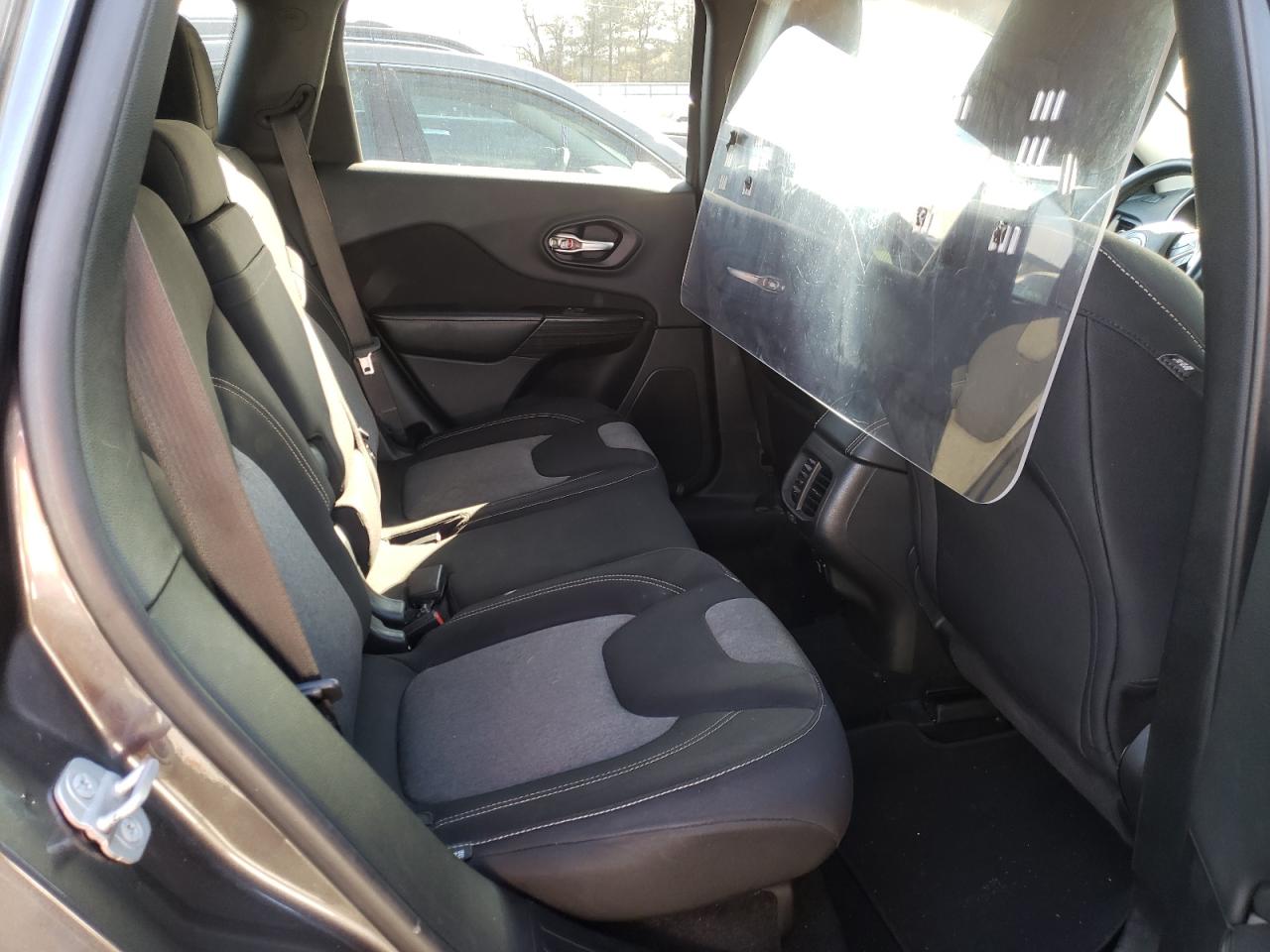 Photo 6 from auction – 2014 JEEP CHEROKEE L with VIN 1C4PJMCB7EW138512