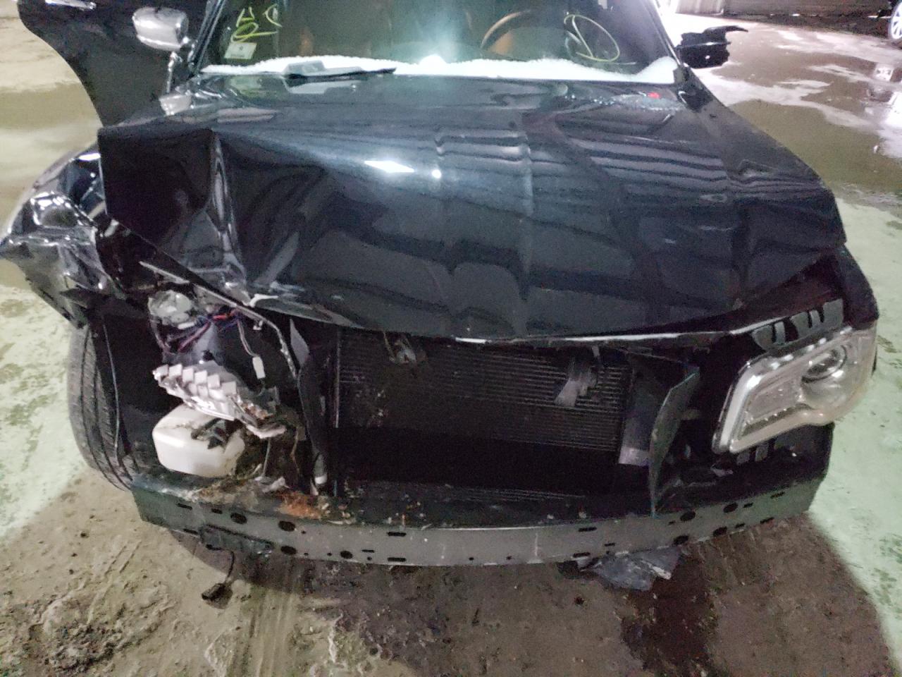 Photo 7 from auction – 2014 CHRYSLER 300C with VIN 2C3CCAKT3EH365930